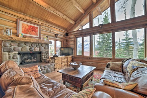 Ski-In and Ski-Out Telluride Home with Deck and Hot Tub! House in Mountain Village