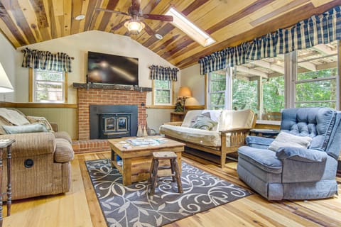 20-Acre Cabin with Pond 5 Mi to Biltmore Estate! Cabin in Asheville