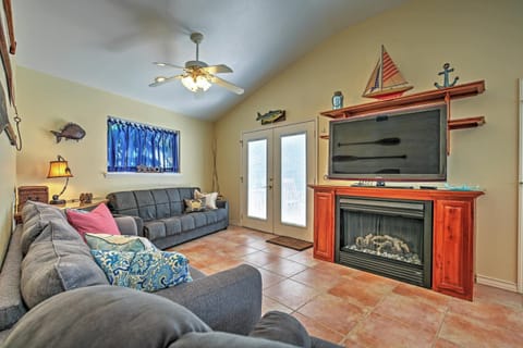 Port Isabel Cottage Less Than 5 Mi to South Padre Island! Casa in Port Isabel