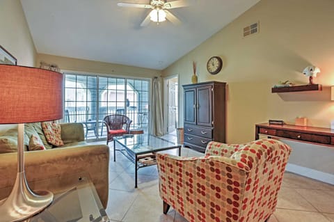 Colorful Galveston Retreat Steps from Beach and Pool Copropriété in Galveston Island