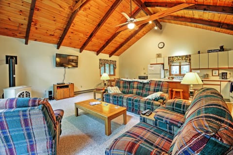 Peaceful Lincoln Chalet Less Than 2 Mi to Loon Mtn Skiing! Haus in Woodstock
