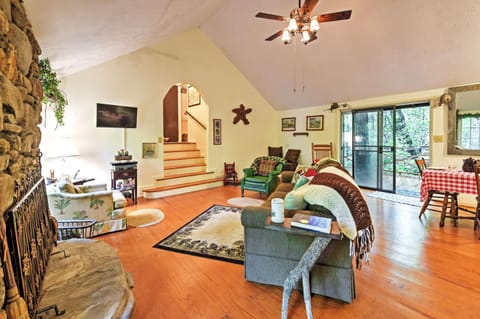 Serene Creekside Cottage Near Asheville with Fire Pit House in Upper Hominy