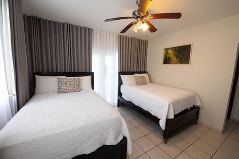 Lazy Parrot Inn & Mini Resort Hôtel in Rincón