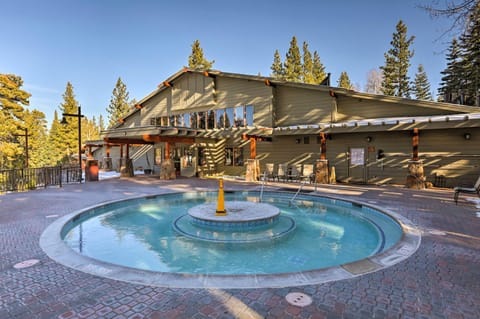Truckee Condo with Grill and Northstar Resort Shuttle Condo in Northstar Drive