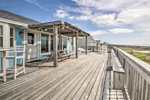 Beachfront Home with Pool Access in Galveston! House in Galveston Island