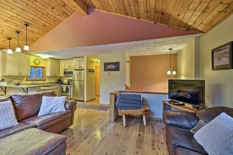 Jewett Cabin with Viewing Deck - 10 Mins to Skiing! House in Capital District, NY, USA