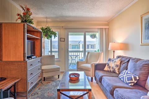 Isle of Palms Condo with Pool Access Walk to Beach! Condo in Isle of Palms