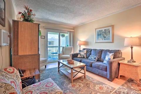 Isle of Palms Condo with Pool Access Walk to Beach! Copropriété in Isle of Palms