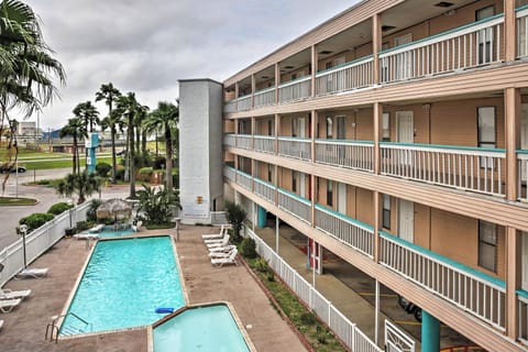 Surfside Sandcastle Suite with Balcony and 2 Pools! Condo in Corpus Christi