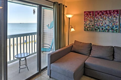 Surfside Sandcastle Suite with Balcony and 2 Pools! Apartment in Corpus Christi