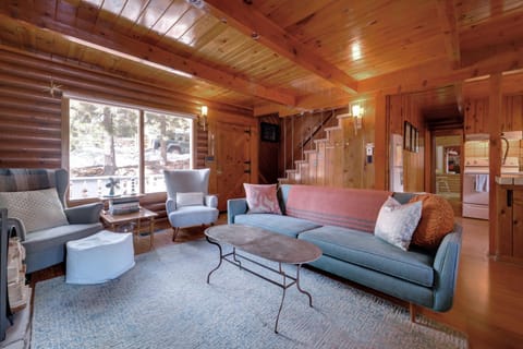 Boutique and Artsy Log Cabin in North Lake Tahoe! Casa in Kings Beach