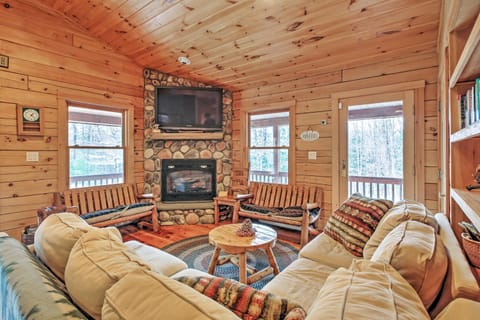 Rustic North Conway Cabin Less Than 3 Mi to Cranmore Mtn! Casa in North Conway