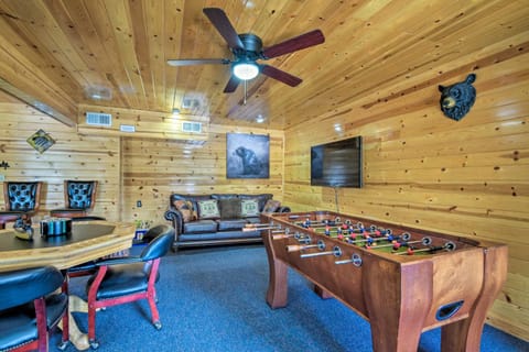 Cozy Ruidoso Cabin with Hot Tub and Game Room! Casa in Ruidoso