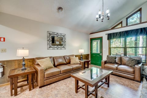 Smoky Mountain Cabin 4 Acres, 3 Mi to Gatlinburg Cabin in Cartertown