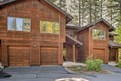 Incline Village Townhome with Forest-View Deck Haus in Incline Village