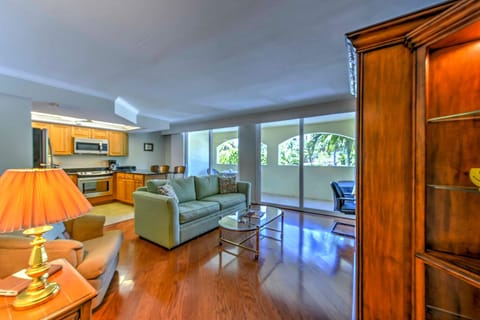 Marco Island Condo with Patio Steps to Beach Access Eigentumswohnung in Marco Island