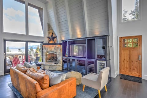 A-Frame Home in Tahoe City with Large Deck and Grill! Haus in Dollar Point