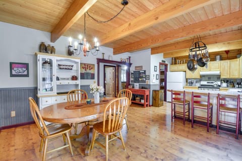 Peaceful Retreat on 10 Acres Less Than 7 Miles to La Push House in Washington