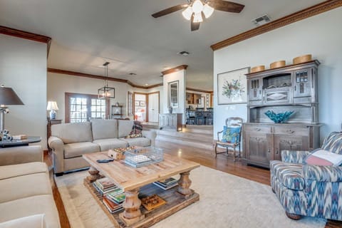 Beautiful Hill Country Ranch Home - 4 Mi to Town! Maison in Boerne