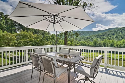Asheville Area Cabin with Deck and Mount Pisgah Views! Casa in East Fork