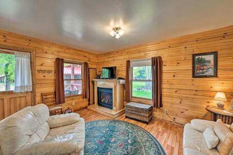 Cozy Colorado Cabin with Deck, Grill and River Access! House in Buena Vista