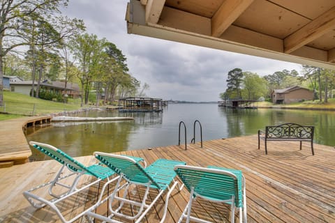 Lake Cabin with Dock in Hot Springs National Park! Haus in Lake Hamilton