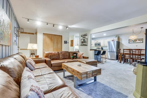 SnowDogs Breck Condo with Fireplace Walk to Lifts Copropriété in Breckenridge