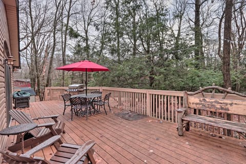 Poconos Home with Game Room Walk to Lake Harmony! House in Hickory Run State Park