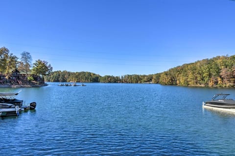 Lake Keowee Escape with Dock, Deck and Lake Access! Haus in Lake Keowee