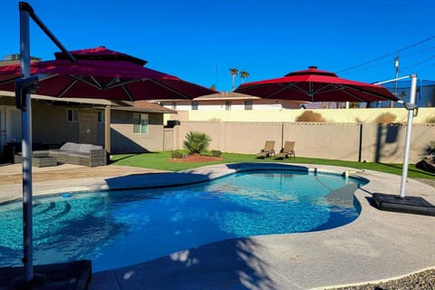 Pristine, Modern Lake Havasu City Home with Pvt Pool House in Lake Havasu City