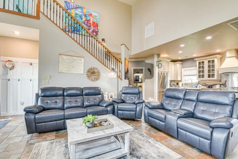 Coastal Living Water Views, Steps from the Beach Maison in Alvin