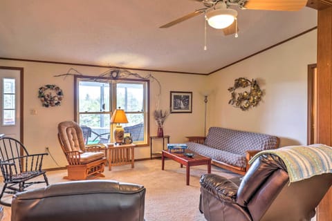 Finger Lakes Retreat with Sunroom, Fire Pit and BBQ! Maison in Seneca Lake