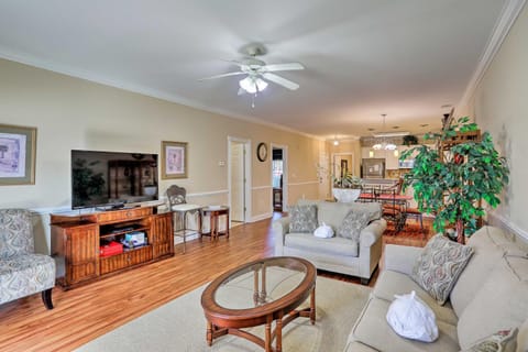 Elegant Myrtle Beach Condo with Resort Pool and Porch! Apartment in Myrtle Beach