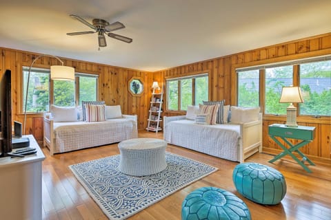 Spacious Getaway with Deck - Walk to Nantucket Sound! House in Harwich