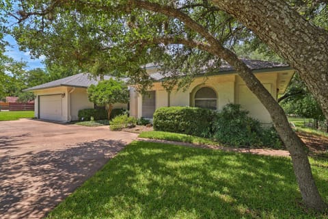 Round Rock Lakefront Home with Water Toys and Fire Pit House in Cedar Park
