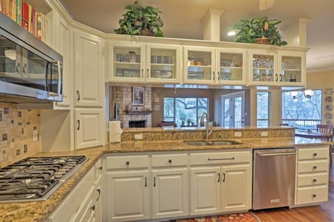 Round Rock Lakefront Home with Water Toys and Fire Pit House in Cedar Park