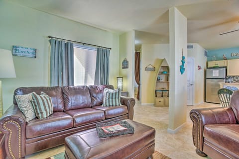 Padre Island Condo with Pool Access - Walk to Beach! Copropriété in North Padre Island