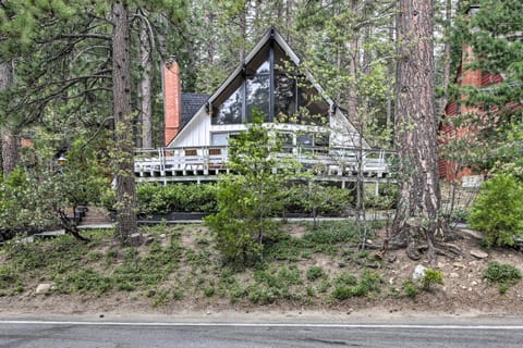 Lake Arrowhead A-Frame House with Private Hot Tub! Haus in Lake Arrowhead
