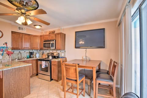 Oceanfront Corpus Christi Condo with Pool! Apartment in Corpus Christi