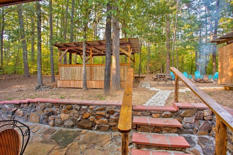 Oklahoma Cabin with Hot Tub by Broken Bow Lake! Maison in Broken Bow