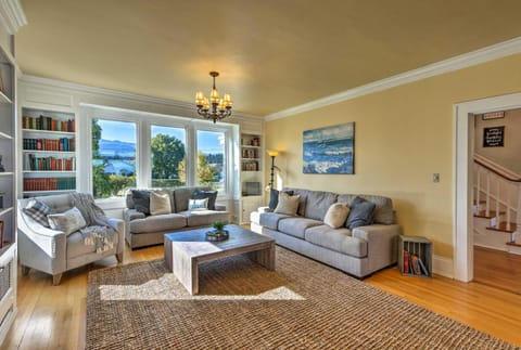 Waterfront Port Angeles Home with Harbor Views Casa in Port Angeles
