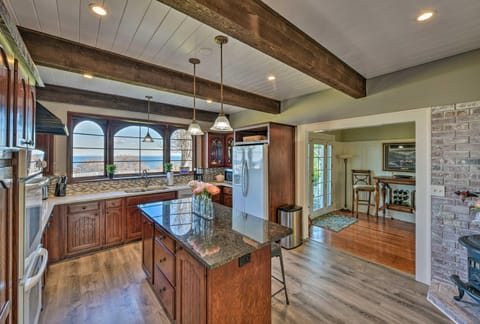Waterfront Port Angeles Home with Harbor Views Maison in Port Angeles