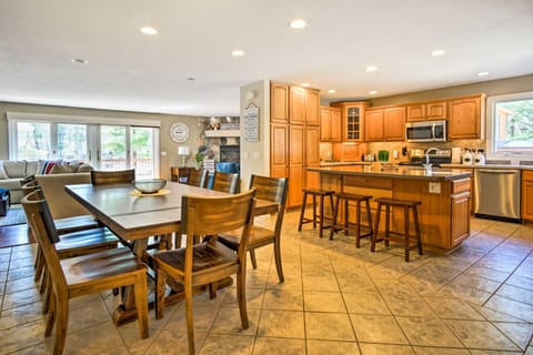 Spacious Mears House -Steps From Lake Michigan! House in Wisconsin