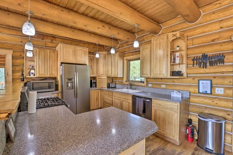 Spacious Fairplay Log Home with Patio and Fire Pit! House in Park County