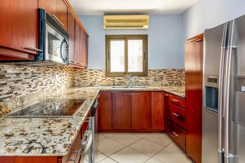 Kitchen or kitchenette, minibar, pet friendly, stove