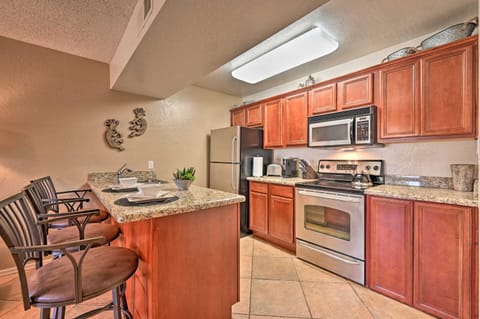 South Sedona Condo with Pool Access - Walk to Shops! Copropriété in Village of Oak Creek