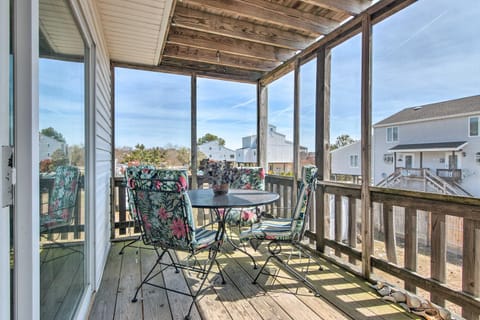 Chincoteague Townhome with Pony Views from Deck! Casa in Chincoteague Island