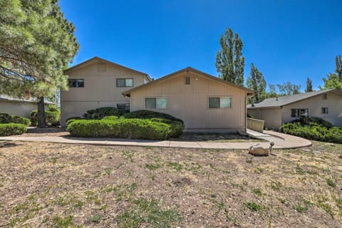 Flagstaff Townhome - Walk to Country Club and Pools! Casa in Flagstaff