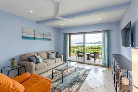 2-Bedroom Condo with Ocean View and Pool Haus in Playa Flamingo