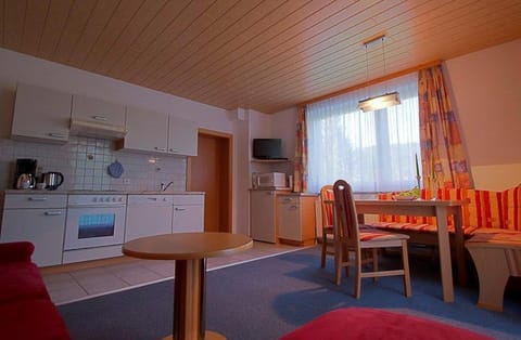 Kitchen or kitchenette, Photo of the whole room, Seating area